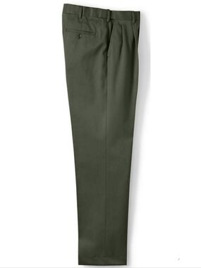Traditional Fit Pleated Men's Dress Pants 